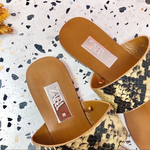 Zara Embossed Animal Print Toe Loop Sandal Sz 38 - Picture 5 of 8